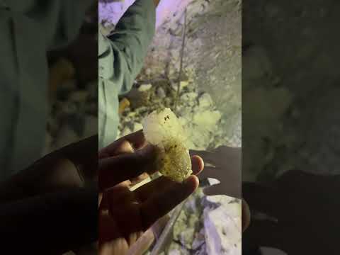 #gemquality #crystals #gemstones #stone #quartz #naturalamethyst #quartzcrystals #crystalsdotcom #ga