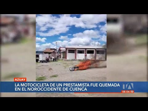 Ciudadanos incineraron la motocicleta de un prestamista en Cuenca