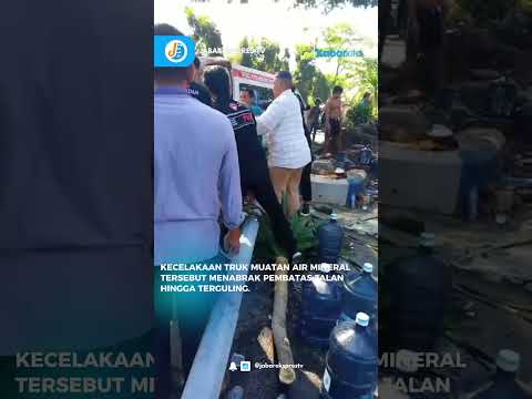 Laka Truk Muatan Air Mineral di Kota Pasuruan
