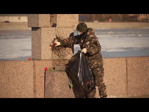 Flowers left in tribute to Navalny in Moscow and Saint Petersburg