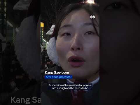 South Korea: Rival protesters face off as impeached Yoon Suk Yeol resists arrest at home | DW News