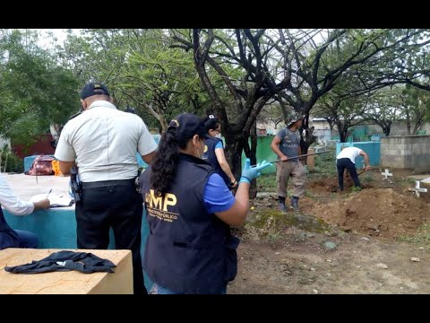 14 exhumaciones se realizan en Zacapa por caso Siekavizza
