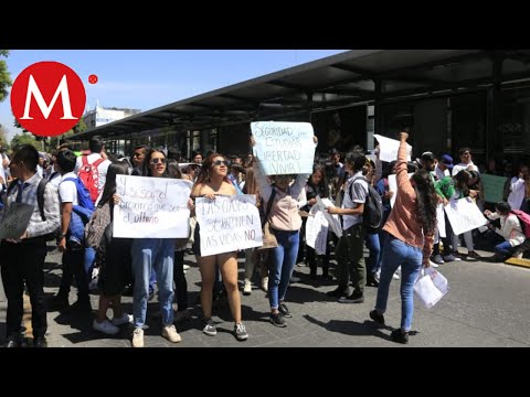 Universitarios marchan al Zo?calo de Puebla para exigir seguridad