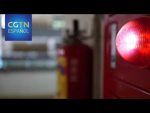 Los bomberos apagan el fuego de una planta química en Nanjing