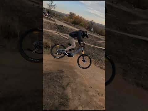Cyberbike Raptor World Champion lets try some stuntz