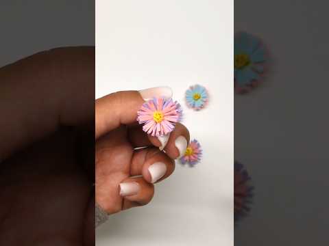 🌸Learn how to make these beautiful paper daisies 💕 Full tutorial on my YouTube #papercrafts