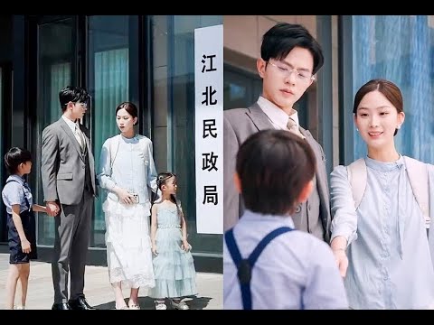 [MULTISUB] Little boy picks single mother as his mother and chose her to live with his CEO father poster
