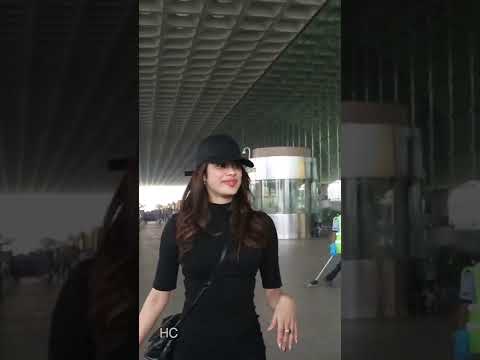 Janhvi Kapoor Spotted At Airport #viral Reels #shorts #bollywood #viralvideo #indiareels