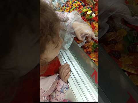 ميرا اشترت اطيب كاندي 😋🍭#shorts #candy