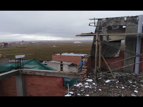 Demuelen el edificio que se constituye en un riesgo para operaciones aéreas en El Alto