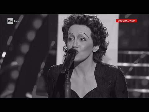 Clelia Cicero imita Edith Piaf e canta "Le vie en rose"- Tali e Quali - 03/02/2024