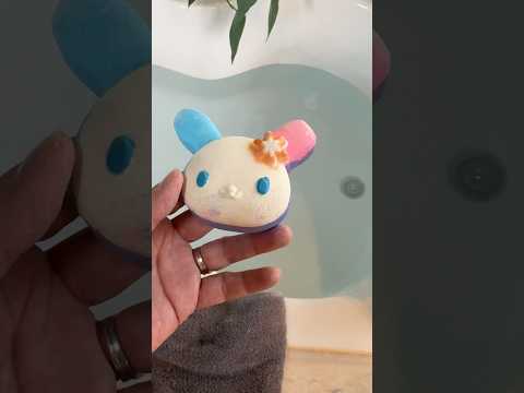 Lush/Hello Kitty Collab ‘U*SA*HA*NA’ bath bomb demo #lush