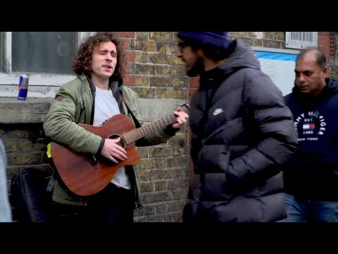 À Londres, station de métro après l'autre, le défi d'un musicien de rue | AFP
