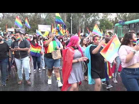 Activistas dedican la Décima Marcha del Orgullo LGBTTTIQ + a los adultos mayores.