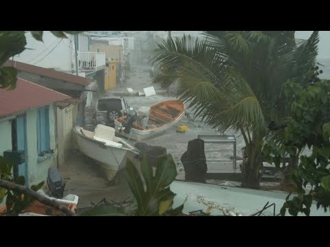 Beryl se fortalece a su paso por el Caribe y se convierte en huracán categoría 5 | AFP