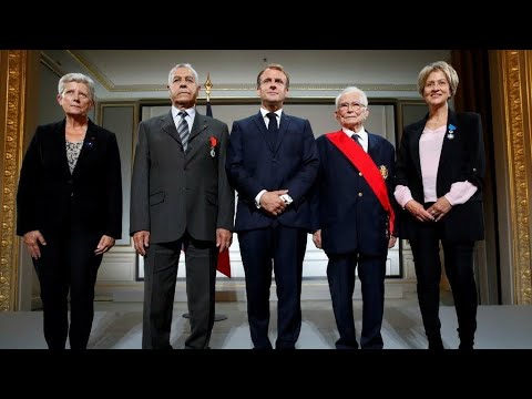 Guerre d'Algérie: Macron annonce une loi de réparation pour les harkis • FRANCE 24