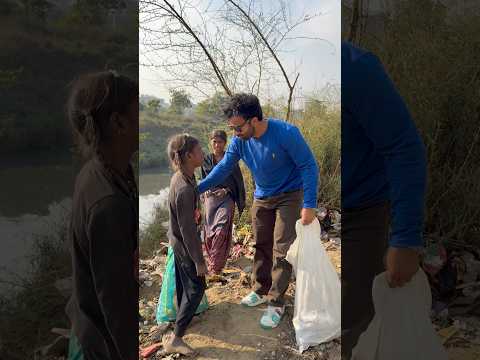 इन बचियो के माँ बाप नहीं है 💔😭#humanity #respect #helping #trending #viralvideo #youtubeshorts