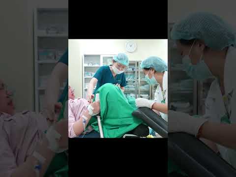 Unexpected labor - Der Schrei einer Mutter während der Geburt.