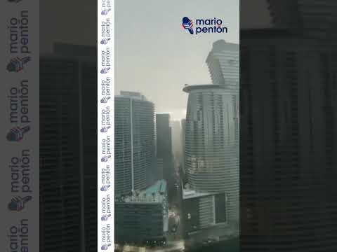 Video capta el momento en que un rayo impacta un rascacielos de Miami