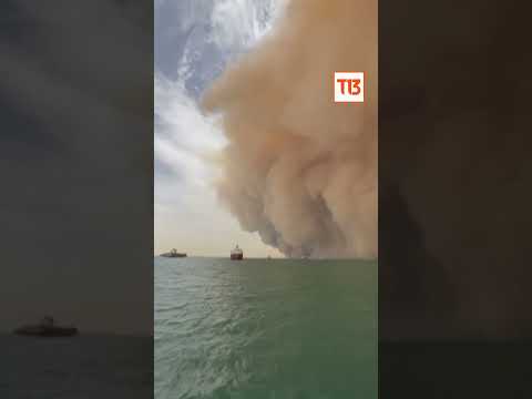 Enorme tormenta de arena cubre el Canal de Suez en Egipto