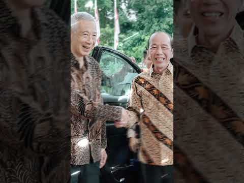 Diskusi hangat dengan Senior Minister Lee Hsien Loong mengenai arah masa depan kedua negara. #shorts