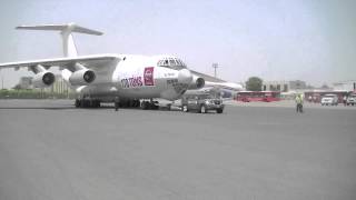 نيسان باترول تسحب طائرة