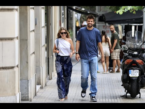 Gerard Piqué y Clara Chía lucen muy sonrientes en paseo por Barcelona ¡Mira sus fotos