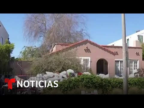 Una casa cubierta de basura genera preocupación en Los Ángeles | Noticias Telemundo