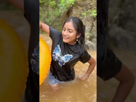 Mira como nos lanzamos en el flotador