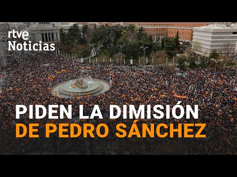 MILES de PERSONAS se CONCENTRAN en MADRID contra la AMNISTÍA y el GOBIERNO | RTVE Noticias