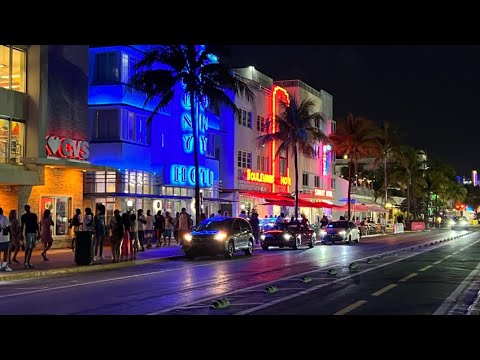 Tranquilo Ocean Drive en Miami Beach sin el toque de queda