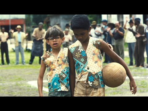 热爱足球的贫民窟擦鞋男孩，逆袭为震撼世界的传奇球王，励志片