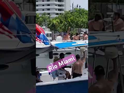 Cubanos disfrutan de la libertad en el Río Miami  #miami #cubanosenmiami #miamiriver