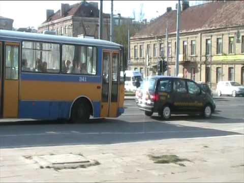 Video: mums sakė nežaisti gatvėje - bet kas klausys