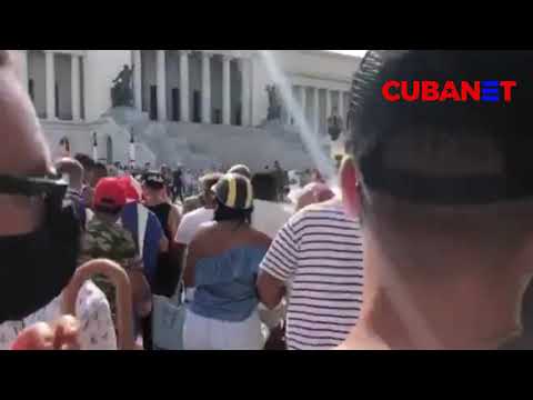 Así llegó el popular reguetonero CUBANO Yomil a la manifestación en el Capitolio de La Habana