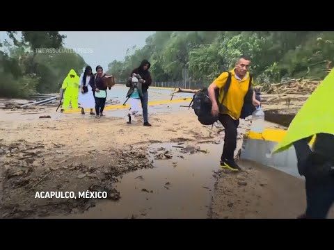 El huracán Otis deja destrozos e inundaciones tras azotar Acapulco