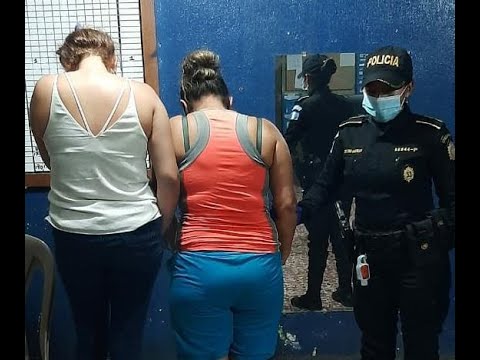 PNC captura a dos mujeres que intentaron atropellar a policía