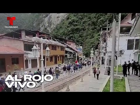 Policías enfrentan a manifestantes cerca de ciudadela en Machu Picchu