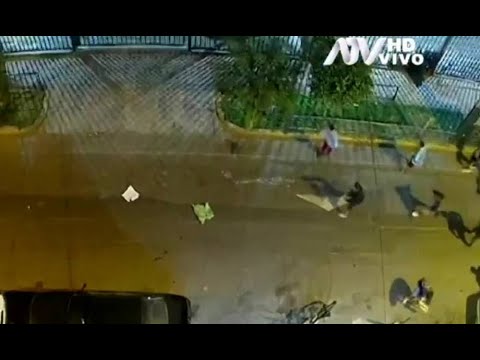 Barristas destruyen todo a su paso durante su camino al estadio
