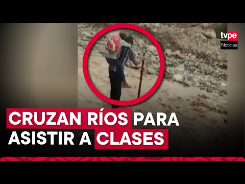 Tacna: profesor carga a alumna para cruzar río