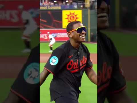 R&B singer Lloyd throws out the first pitch in Baltimore!