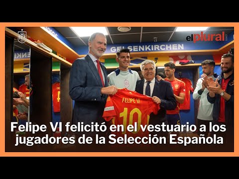 El rey Felipe VI felicitó en el vestuario a los jugadores de la Selección Española