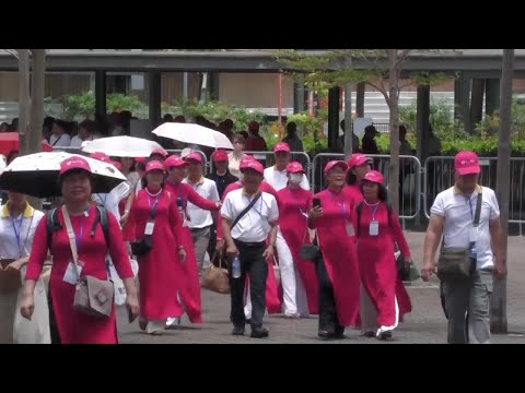 Catholics gather for papal mass led by Pope Francis in Singapore