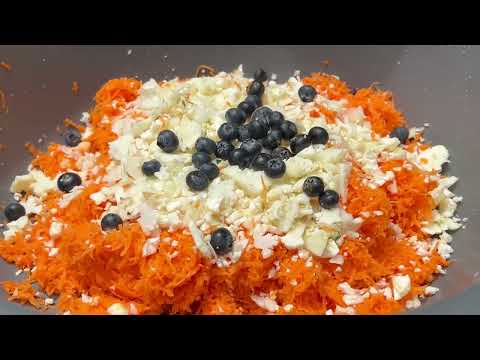 Torta de coliflor, zanahoria y arándanos