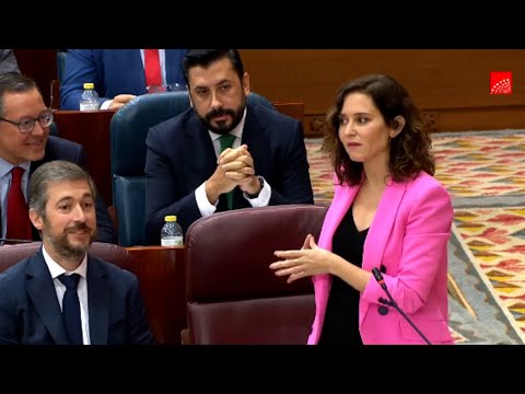 Ayuso critica que Mónica García salga huyendo de la Asamblea