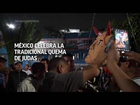 México celebra la tradicional quema de Judas