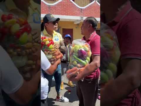 ALCALDE NETO BRAN ENTREGA DE BOLSAS DE VERDURAS EN La Colonia El Milagro MIXCO GUATEMALA