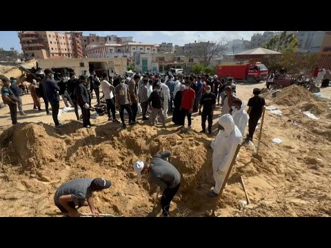 Gaza: des habitants exhument des corps à l'hôpital de Khan Younès | AFP