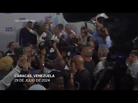 La oposición de Venezuela asegura tener pruebas de su victoria ante Maduro, mientras miles protestan