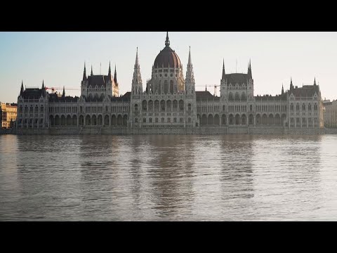 Water level of Danube continues to rise in Budapest, flooding the city’s embankment roads